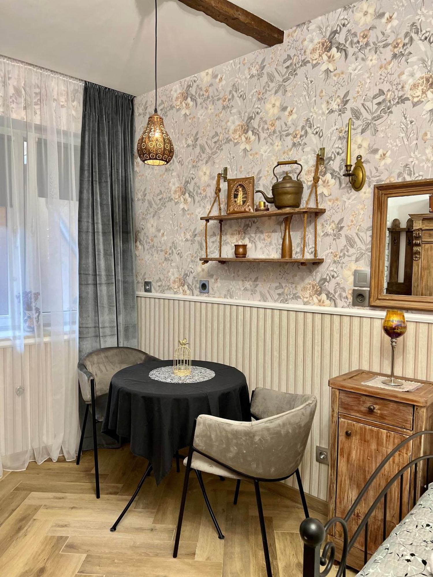 Antique In Apartament
